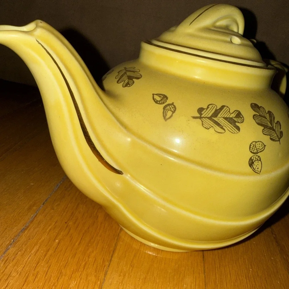 Vintage Hall #799 6-Cup Yellow Teapot w/Leaf Designs Excellent Condition!!